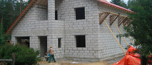 Фото: Дом полностью построенный из газобетонных блоков