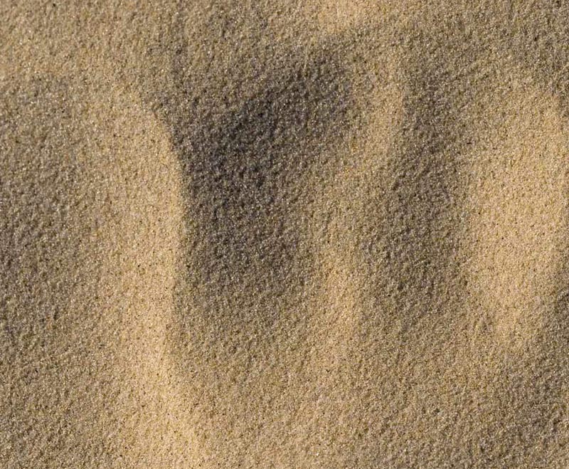 Фото: Мелкозернистый речной песок напрямую влияет на толщину слоя